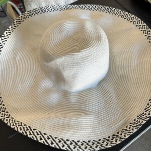 Nine West Cream and Black Wide-Brimmed Hat